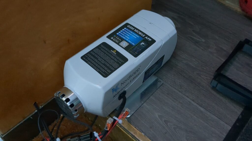 Nordkapp 2kw Heater, Einbau provisorisch, funktioniert.